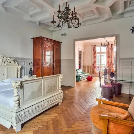 Village D'auteuil * Paris